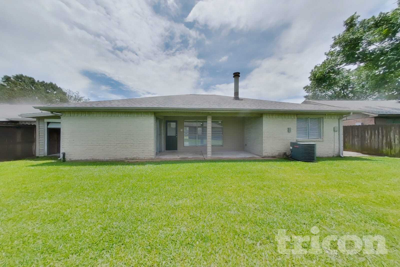 Building Photo - 14831 Waterside Dr