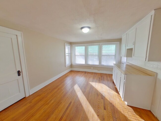 Building Photo - 207 S Erie Ave