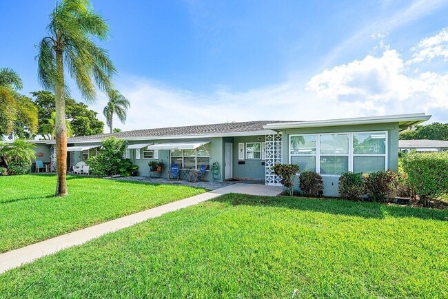 Building Photo - 810 High Point Dr W