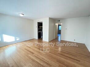 Building Photo - 301 W Scarritt St