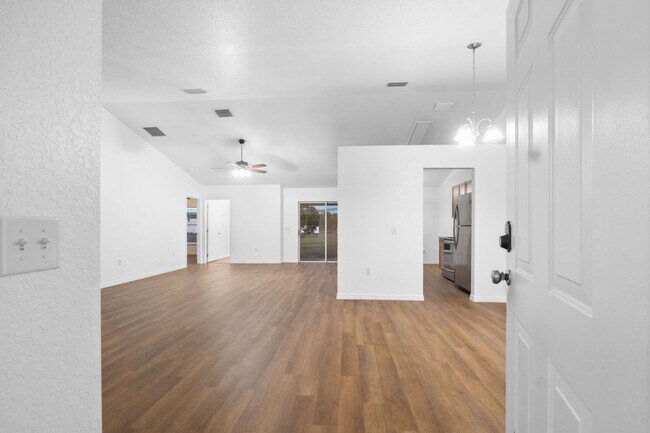 Building Photo - Updated 4 bed 2 bathroom home