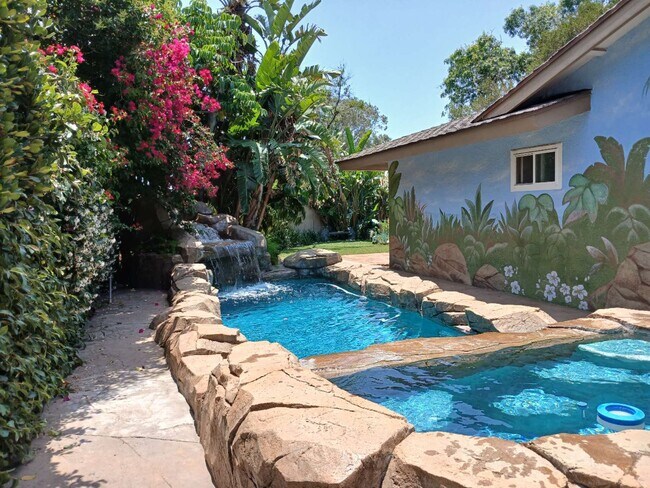 Building Photo - 444 Redlands Ave