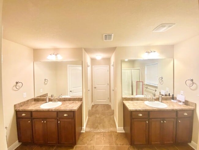 Building Photo - 6040 Trestle St