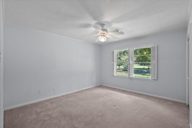 Building Photo - 3415 Bayou Dr E