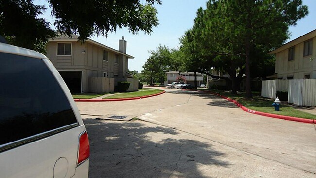 Building Photo - 5632 Birchmont Dr