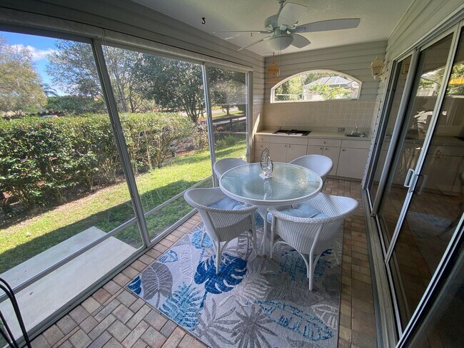 Building Photo - SEASONAL RENTAL in Glenview - 3 Beds, 2 Ba...