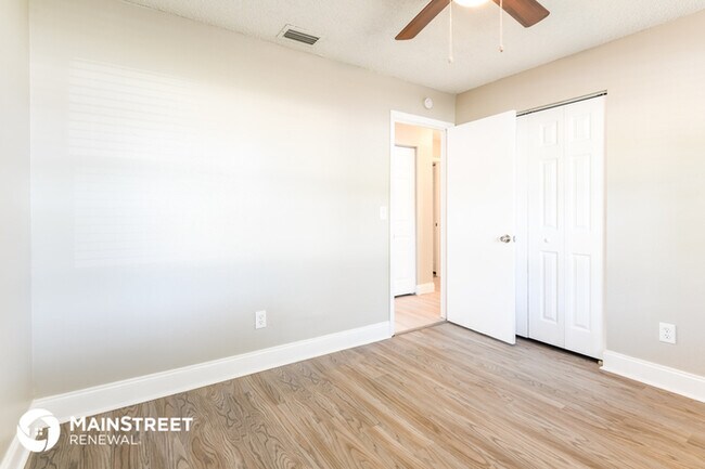 Building Photo - 13901 Bridgeport Dr