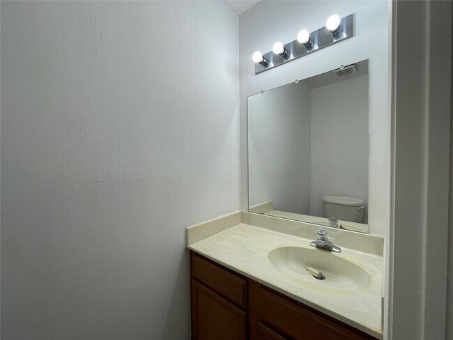 Building Photo - 3909 Tanglewilde St