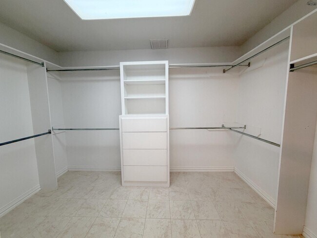 Building Photo - 4506 Hollow Ridge Dr