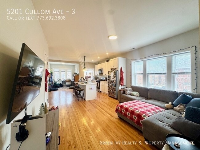 Building Photo - 5201 W Cullom Ave