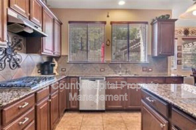 Building Photo - 27 Green Terrace Cove