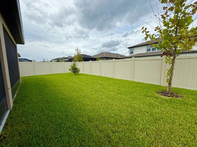 Building Photo - "Charming 3-Bed Oasis with 2 Full Baths in...