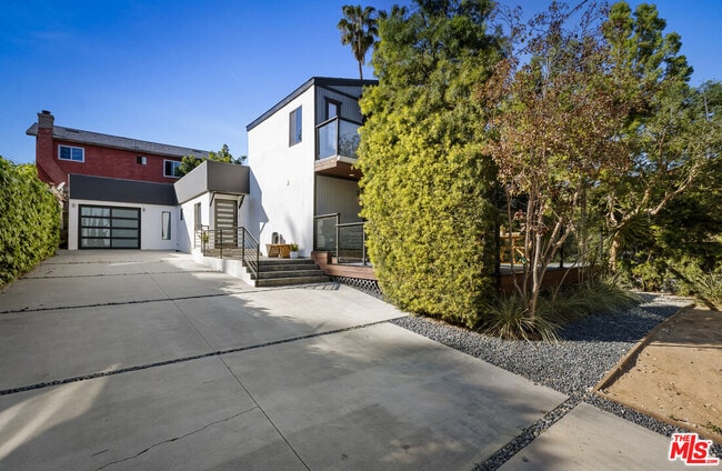 Building Photo - 1057 N Ave 49