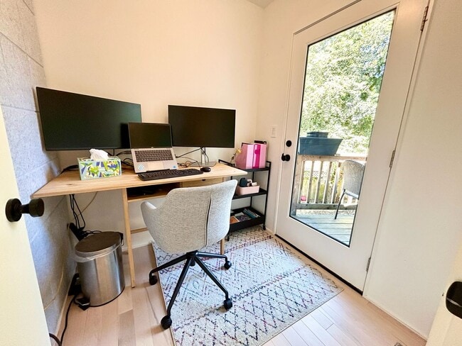 Building Photo - PRAGER DUPLEX