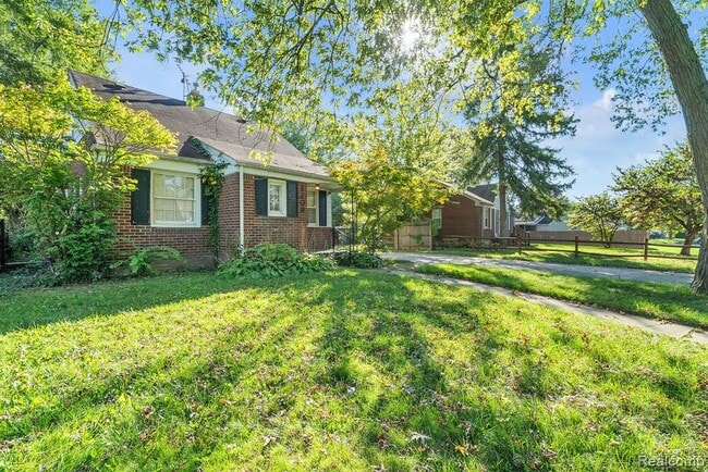 Building Photo - 1109 Shadowlawn St