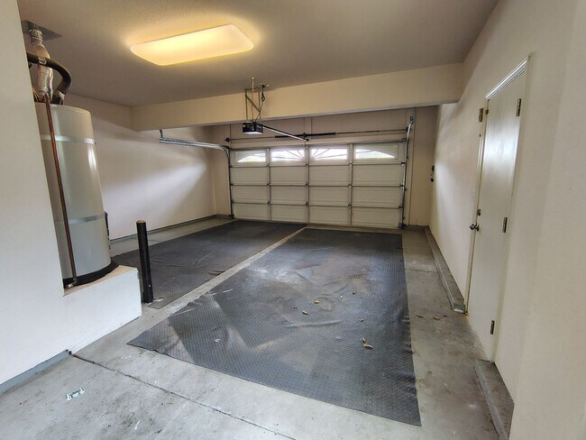 Building Photo - 13606 Brook Way