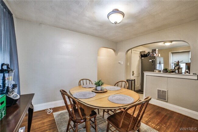 Building Photo - 153 Springville Ave