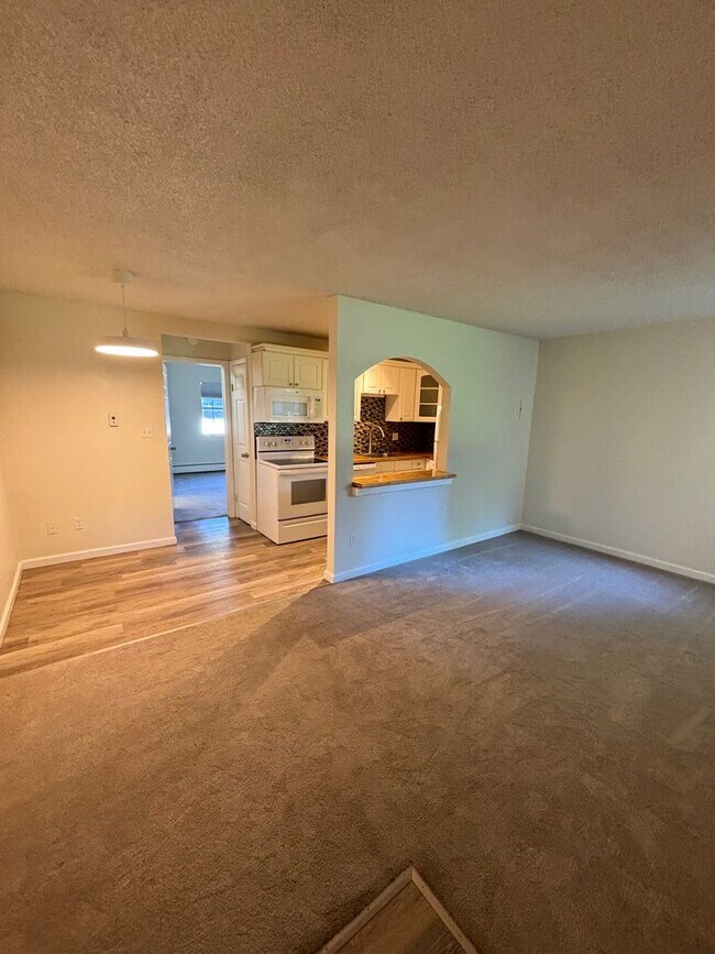 Building Photo - Jasmine Condos Updated 1 bd/1ba