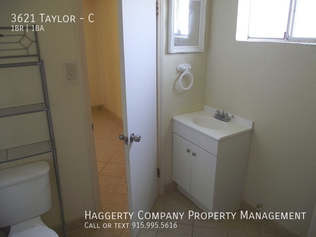 Building Photo - 3621 Taylor-C