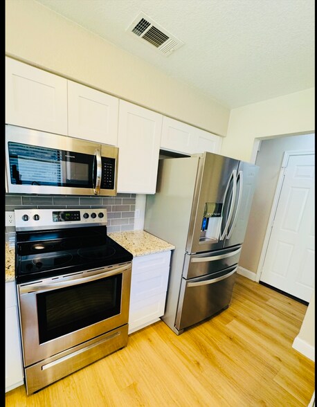 Kitchen - 107 Ginger Ln