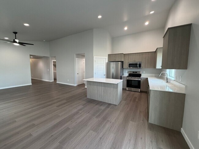 Building Photo - Move-In Special! Brand new 3 bed 2 bath ho...