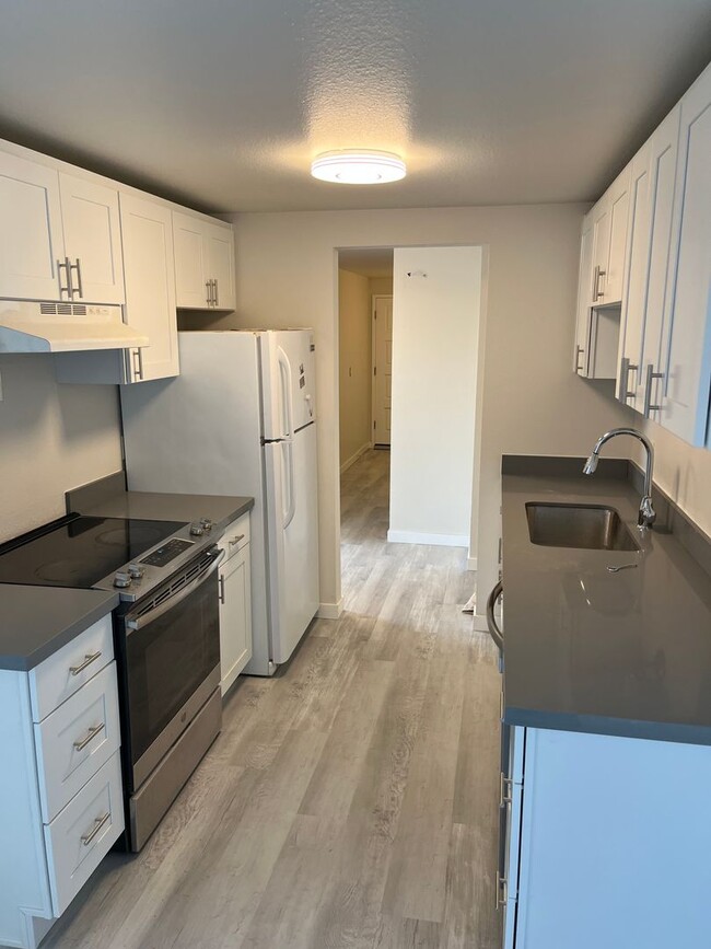 Building Photo - W55-56