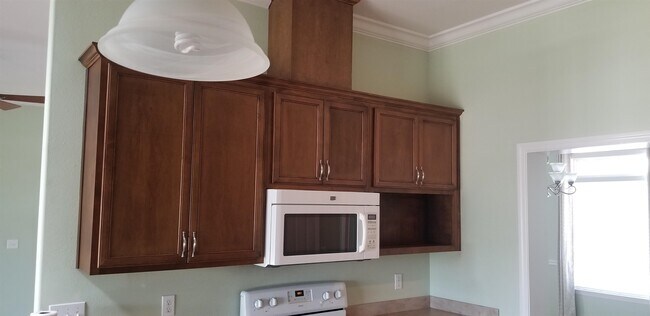 Building Photo - 565 Twin Ponds Dr