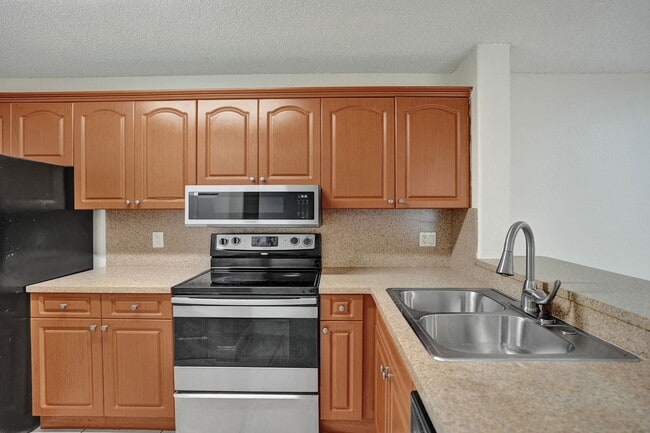 Primary Photo - 3 BED/2BATH