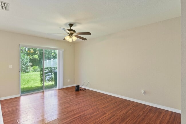 Building Photo - 2205 Marshfield Ct