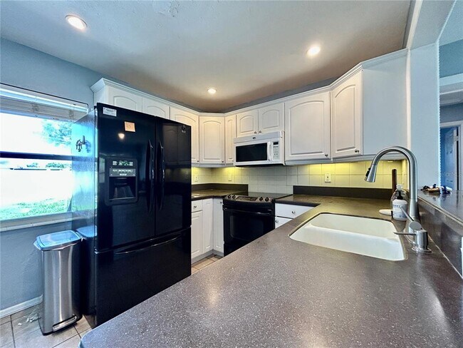 Building Photo - 6821 Onyx Dr N