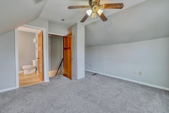 Building Photo - 122 S 77th St