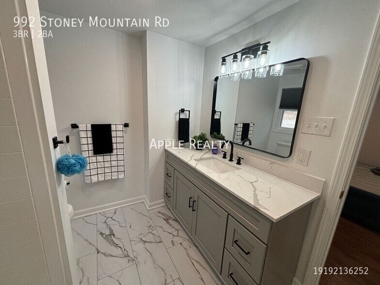 Building Photo - 992 Stoney Mountain Rd