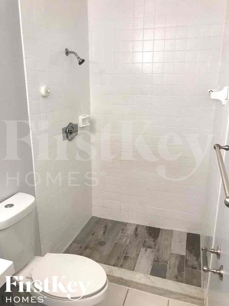 Building Photo - 1389 Meadowbrook Dr