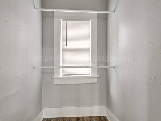 Building Photo - 611 E Springer Ave