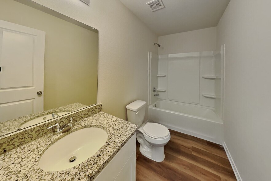 Building Photo - 15673 Del Norte Dr