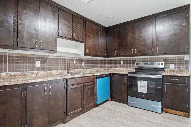 Building Photo - 549 E Ercoupe Dr