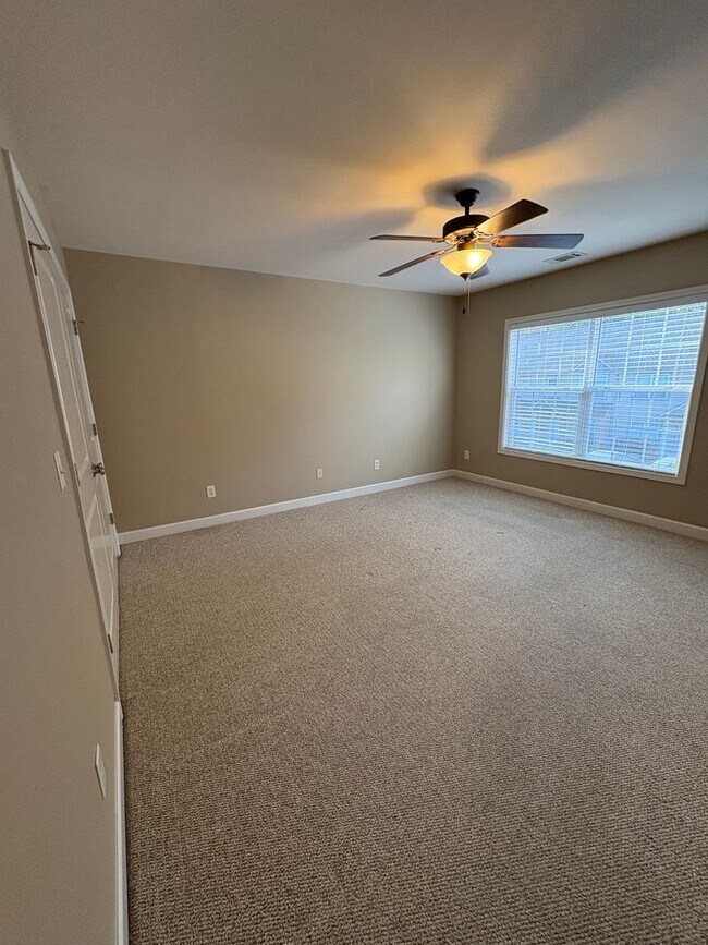 Building Photo - Cute 2 Bedroom Townhouse Near Furman and Cherrydale!! Ready for Immediate Move In!!!!