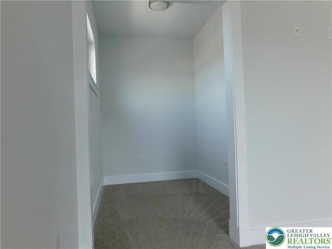 Building Photo - 1674 Best Pl