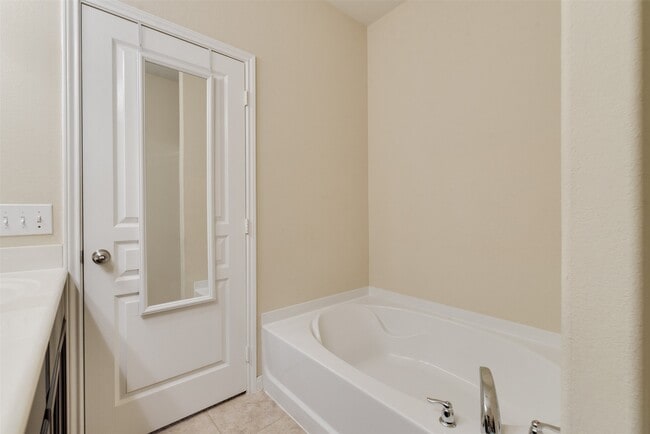 Building Photo - 8127 Running Brook Ln