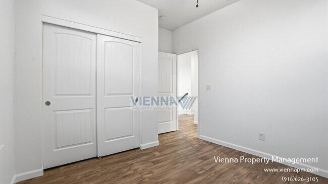 Building Photo - 3033 Ardley Dr