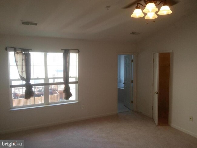 Building Photo - 2507 Blue Water Blvd