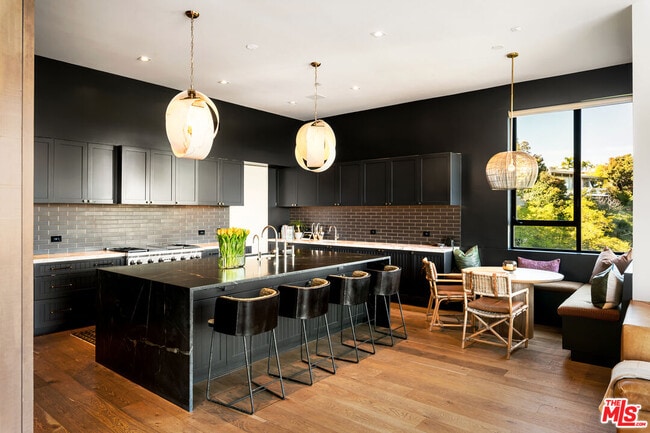 Building Photo - 1030 Somera Rd