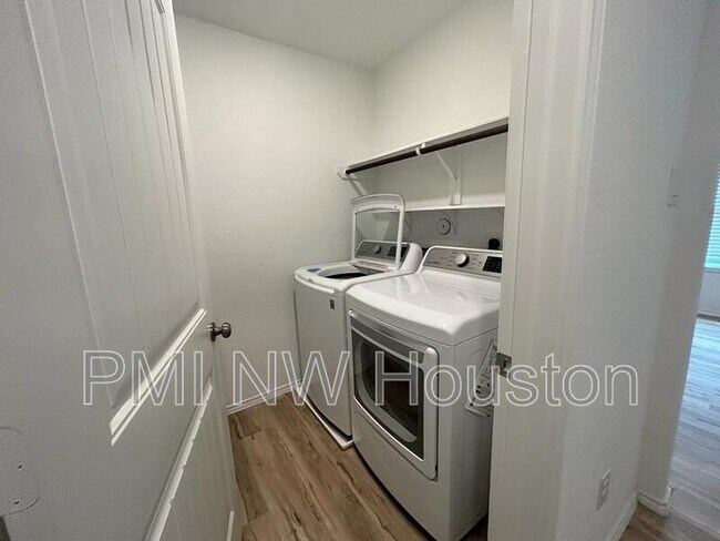 Building Photo - 10022 Granite Grove Ln