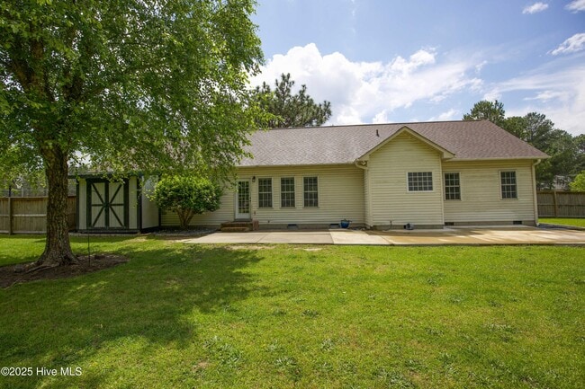 Building Photo - 102 Willow Creek Ln