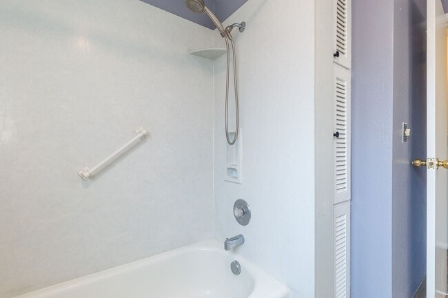 Building Photo - 2 Bedroom 1 Bathroom Unit Available Near BSU