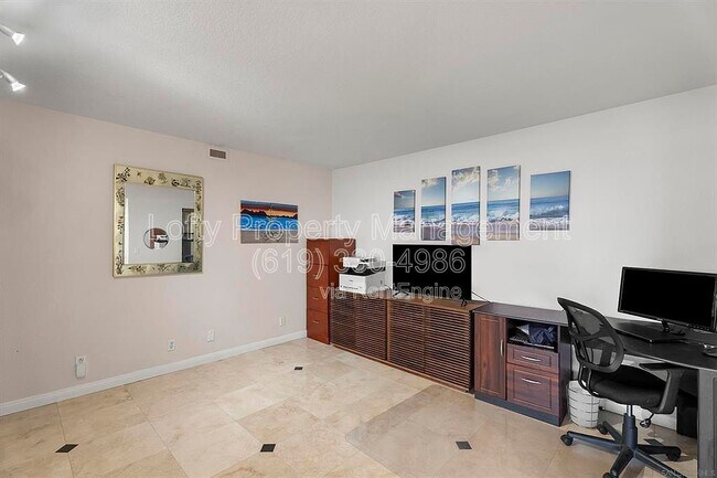 Building Photo - 230 W Laurel St