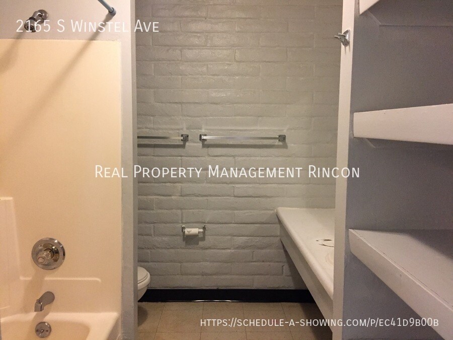 Building Photo - 2165 S Winstel Ave