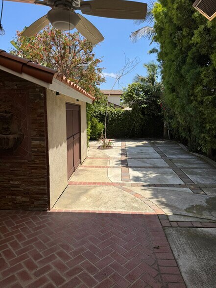 Building Photo - 304 Portland Cir