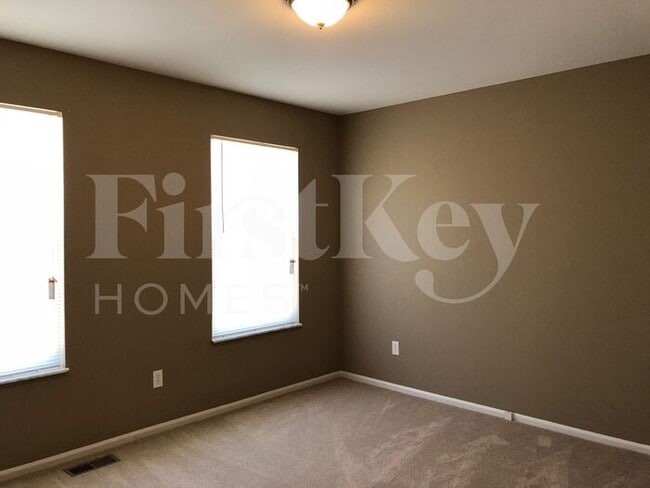 Building Photo - 16727 N Fork Ridge Dr