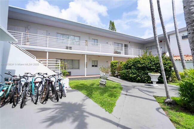 Building Photo - 8315 Byron Ave